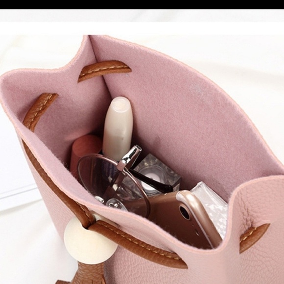 Black leather mini crossbody bucket bag - Picture 4 of 6